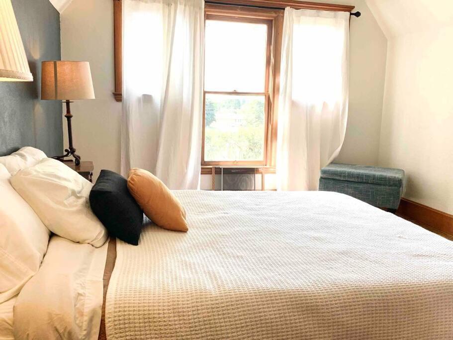 Victorian Guest Getaway-20Mins To Glacier National Park-10Mins To Airport! Columbia Falls Extérieur photo