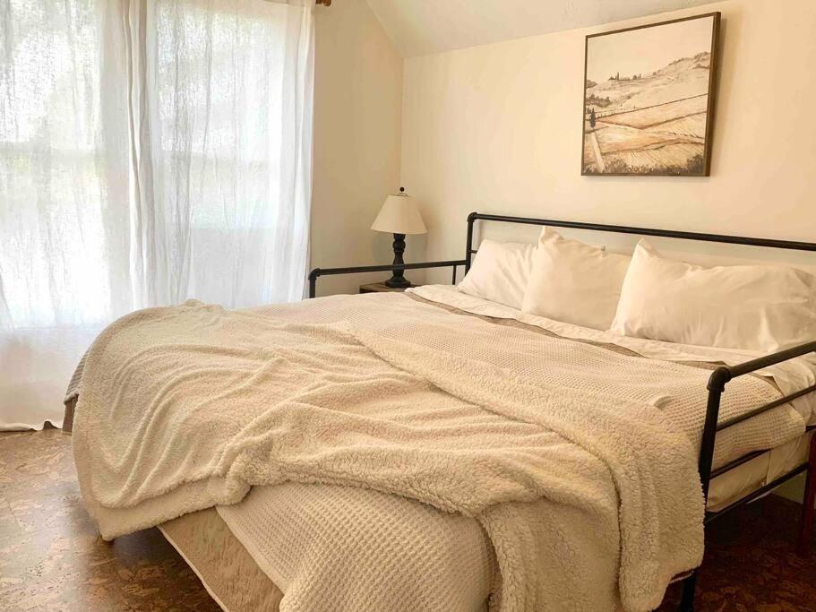 Victorian Guest Getaway-20Mins To Glacier National Park-10Mins To Airport! Columbia Falls Extérieur photo