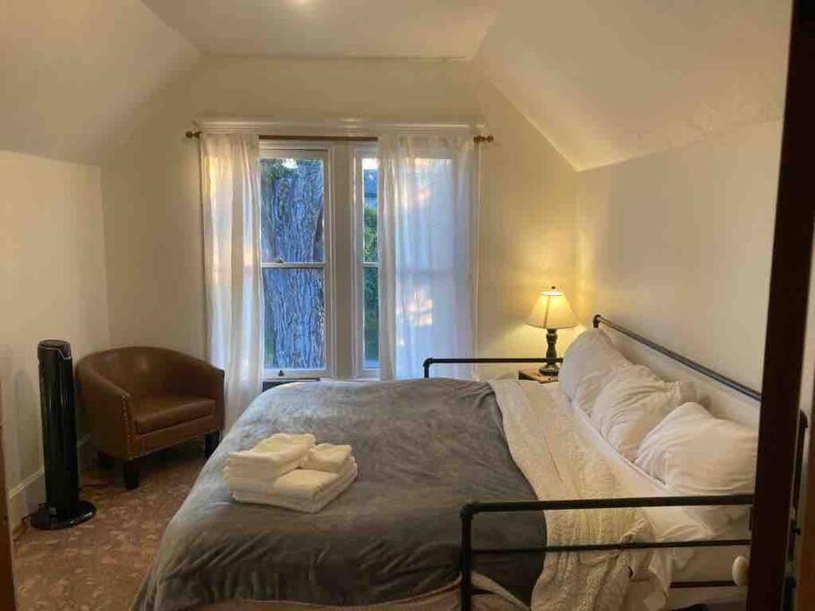 Victorian Guest Getaway-20Mins To Glacier National Park-10Mins To Airport! Columbia Falls Extérieur photo